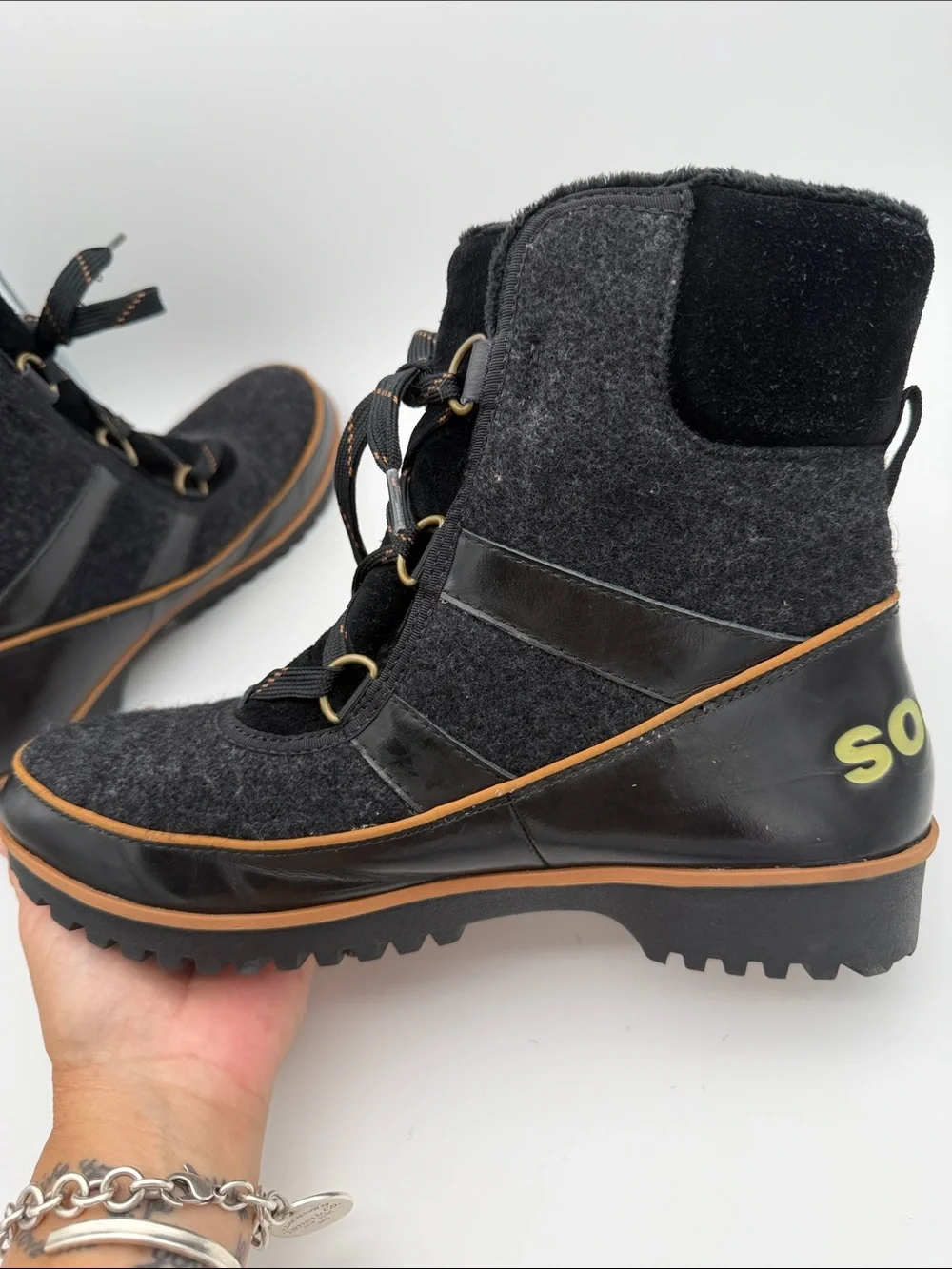 Sorel Tivoli Women’s Winter Boots Black Felt Fleece Lining Weather Snow 8.5 Warm